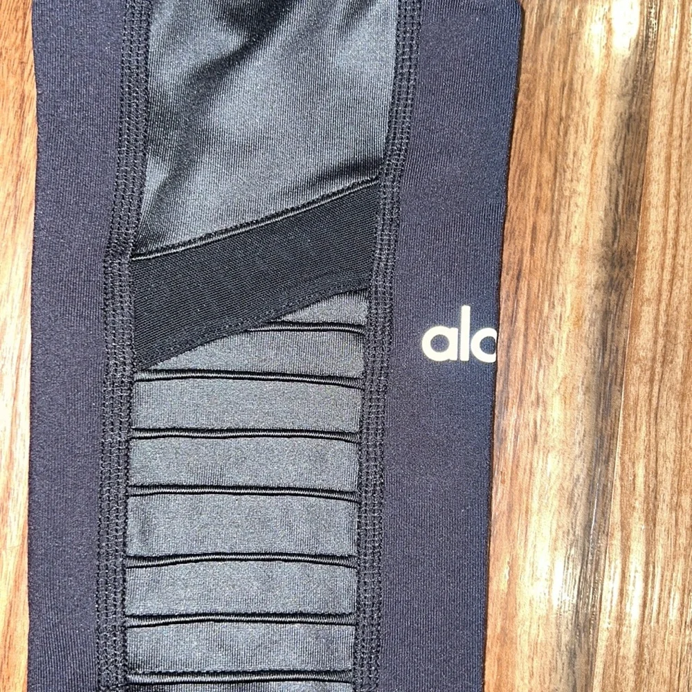 NWOT Alo Yoga High Waist Moto Legging